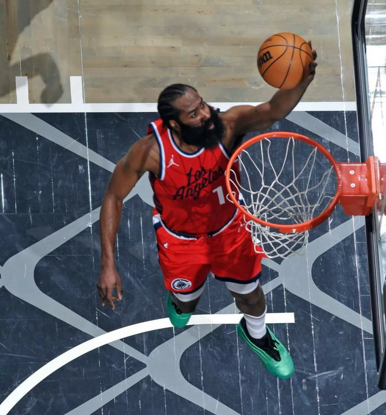 PG游戏-哈登焦点对战，塔图姆与70激战IG分钟，重要助攻胜负难料！热度持续攀升(键盘rkr87怎么改颜色)