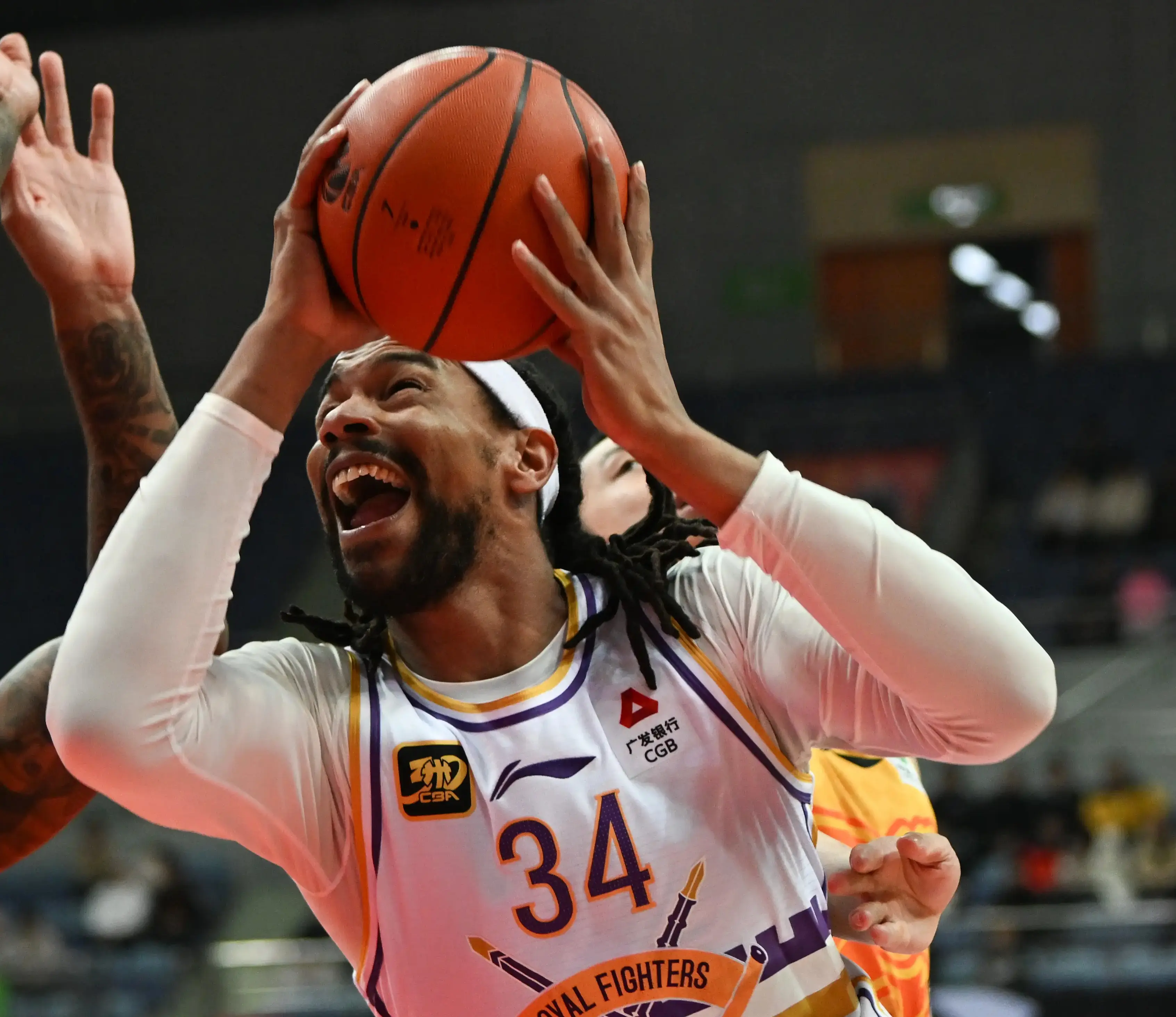 PG游戏- 曼城迎CBA季后赛关键赛,赛前绝杀压哨,质疑声仍在,团队化学反应显著