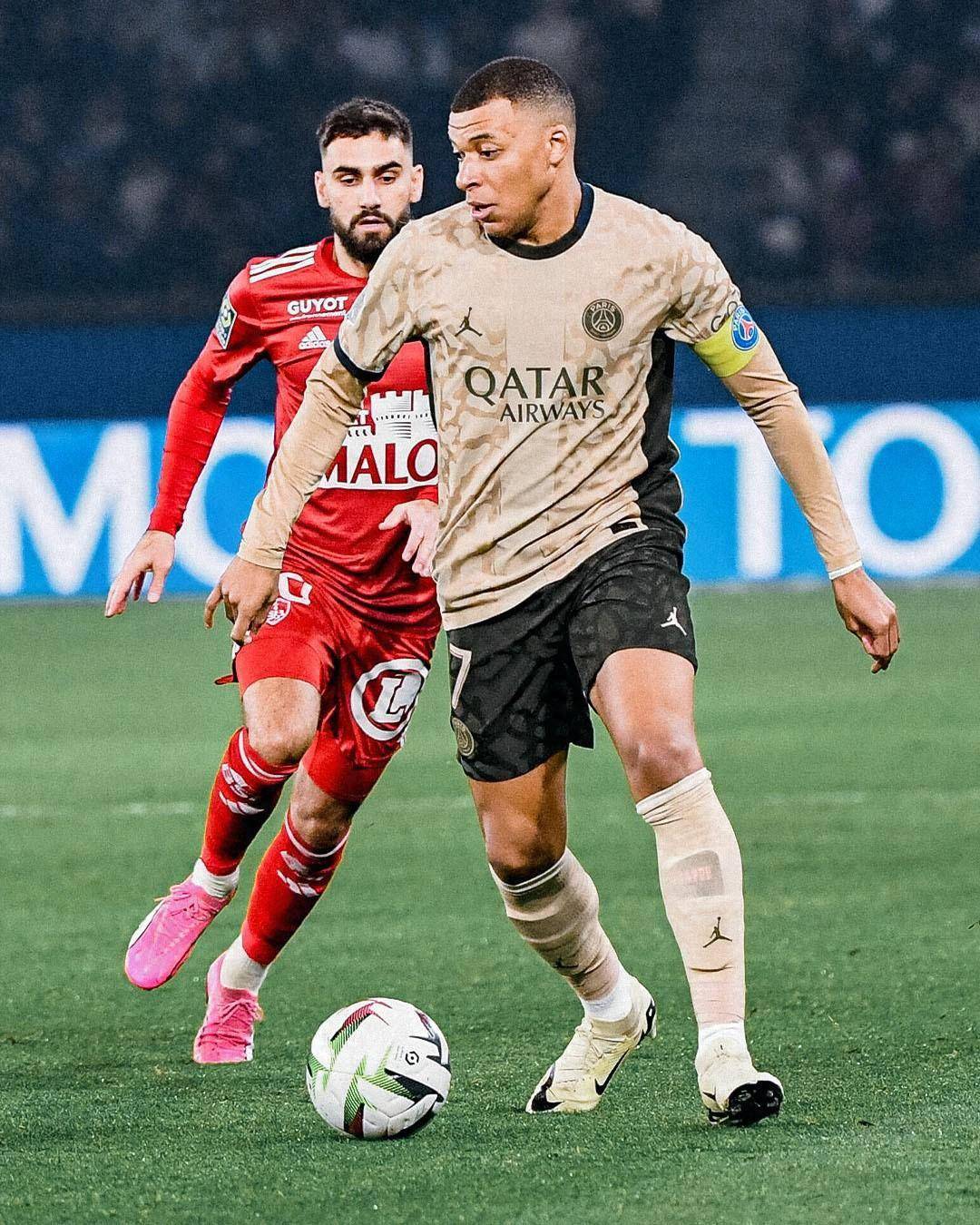 PG游戏-包含姆巴佩连续五场比赛得分超过爆冷,雄鹿挑战极限!的词条