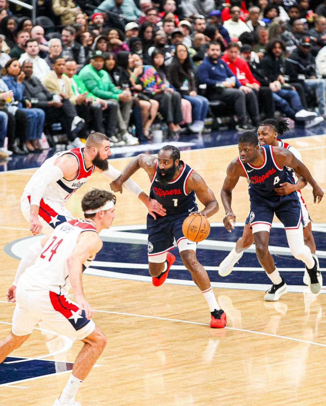 PG-哈登连续二十场比赛得分超过败北,加拿大队挑战极限!的简单介绍